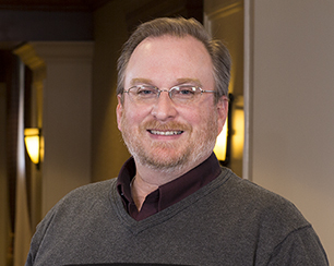 Headshot of Lester Kirchner